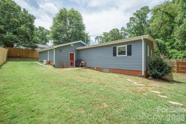 200 Point Circle, Belmont, NC 28012