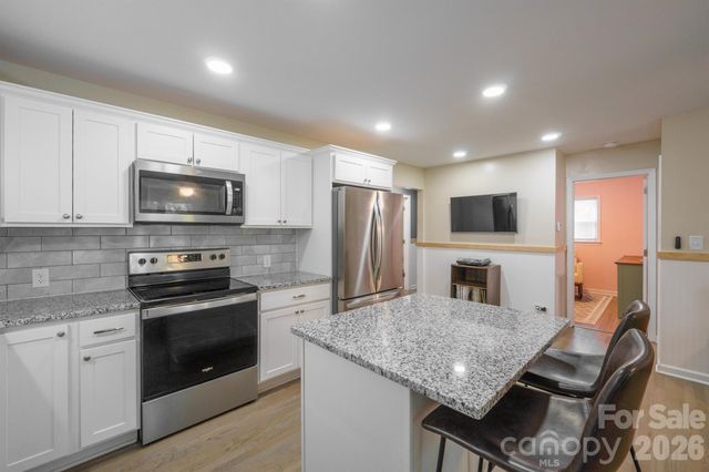 200 Point Circle, Belmont, NC 28012