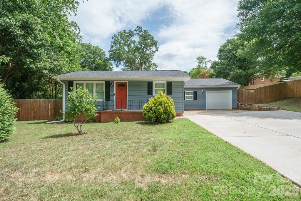 200 Point Circle, Belmont, NC 28012