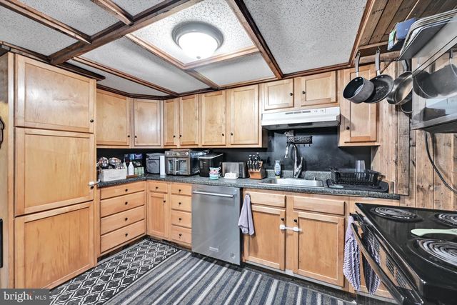 2639 PANTHER VALLEY RD, Pottsville, PA 17901