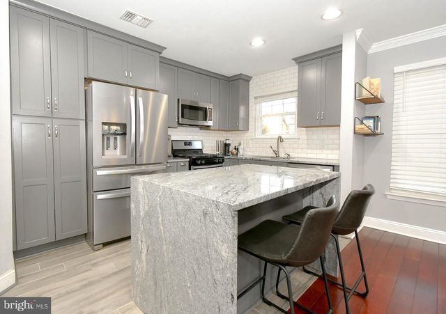 12901 FAIR BRIAR LN, Fairfax, VA 22033