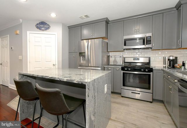 12901 FAIR BRIAR LN, Fairfax, VA 22033