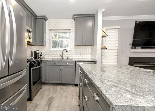 12901 FAIR BRIAR LN, Fairfax, VA 22033