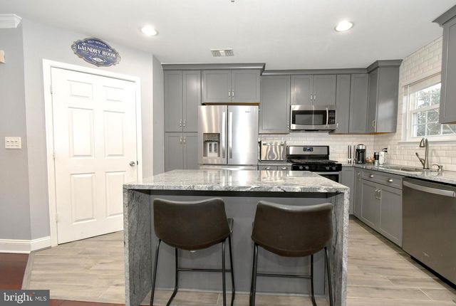 12901 FAIR BRIAR LN, Fairfax, VA 22033