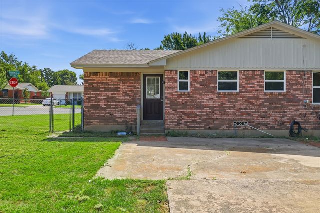 2017 Shawnee Street, Denton, TX 76209