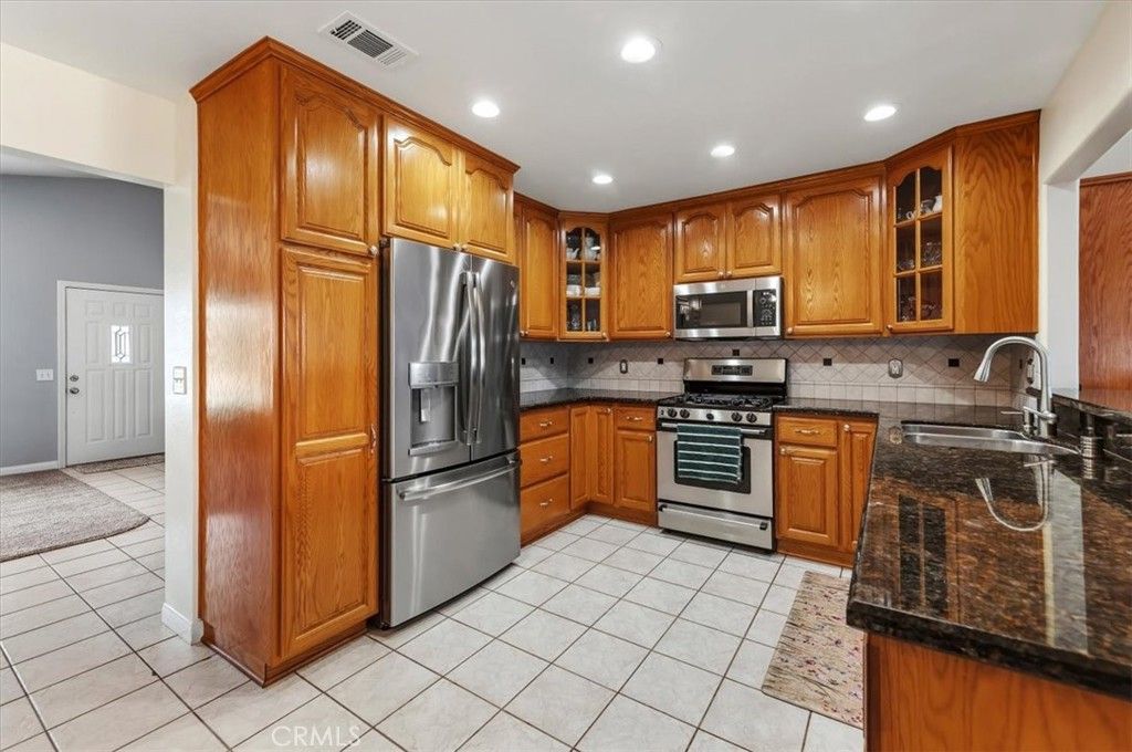 Image 13 of property listing at 10283 Rouselle, Jurupa Valley, CA 91752
