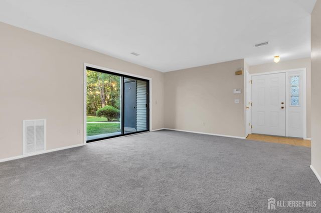 2101 Bayhead Drive, Parlin, NJ 08859
