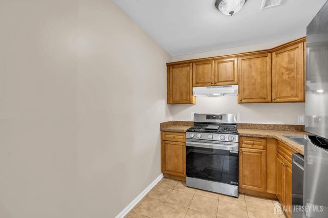 2101 Bayhead Drive, Parlin, NJ 08859