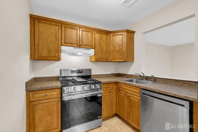 2101 Bayhead Drive, Parlin, NJ 08859