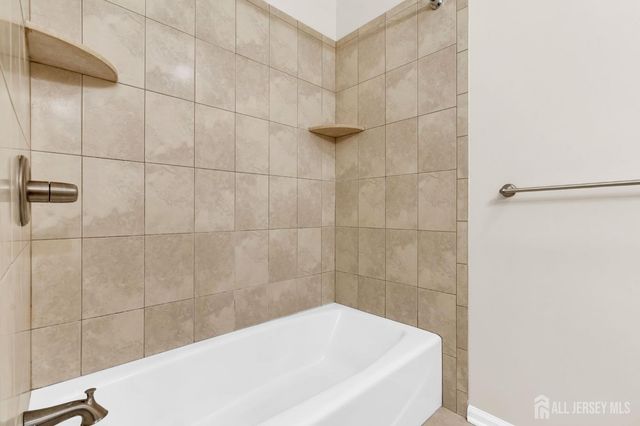 2101 Bayhead Drive, Parlin, NJ 08859