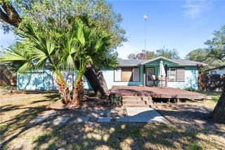 109 Palm St, Rockport, TX 78382