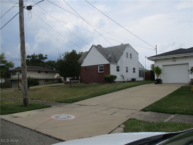 414 Parkview Drive, Girard, OH 44420