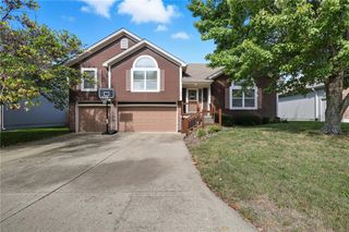 521 NE Hans Drive, Blue Springs, MO 64014