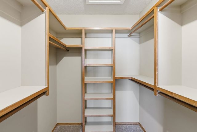 4340 N Eagle Lake Ct, Bel Aire, KS 67220