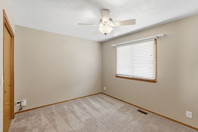 4340 N Eagle Lake Ct, Bel Aire, KS 67220