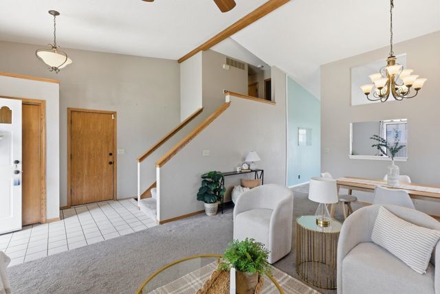 4340 N Eagle Lake Ct, Bel Aire, KS 67220