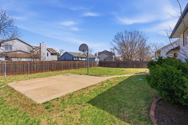 4340 N Eagle Lake Ct, Bel Aire, KS 67220