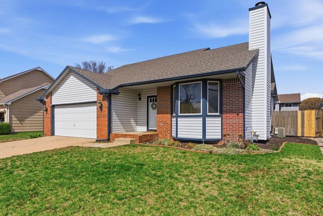 4340 N Eagle Lake Ct, Bel Aire, KS 67220