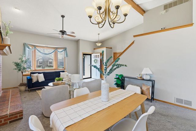 4340 N Eagle Lake Ct, Bel Aire, KS 67220