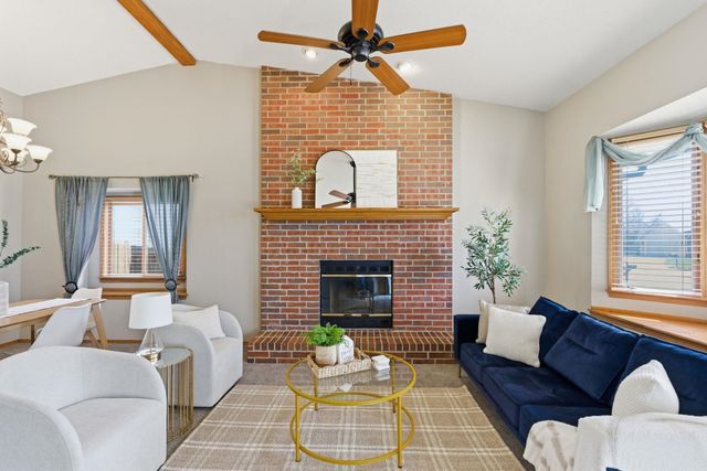 4340 N Eagle Lake Ct, Bel Aire, KS 67220