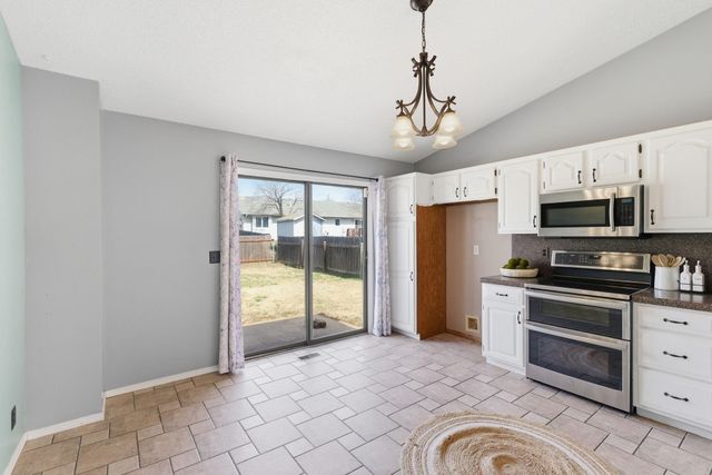 4340 N Eagle Lake Ct, Bel Aire, KS 67220