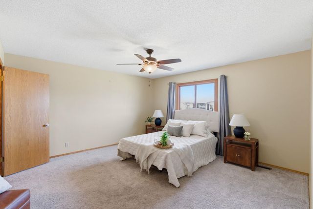 4340 N Eagle Lake Ct, Bel Aire, KS 67220