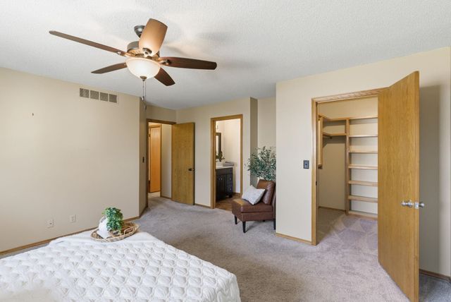 4340 N Eagle Lake Ct, Bel Aire, KS 67220