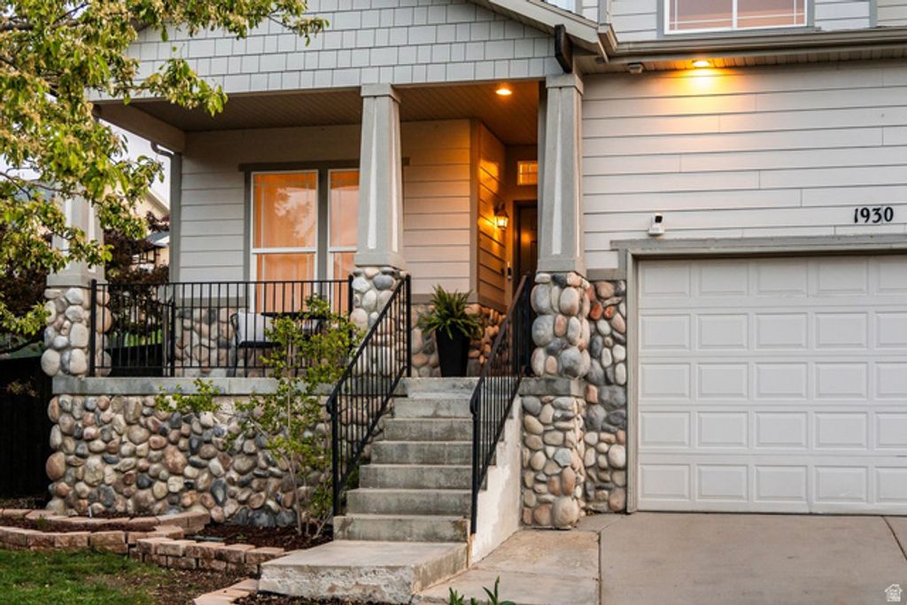 Image 12 of property listing at 1930 E ASPEN LEAF PL, Draper, UT 84020