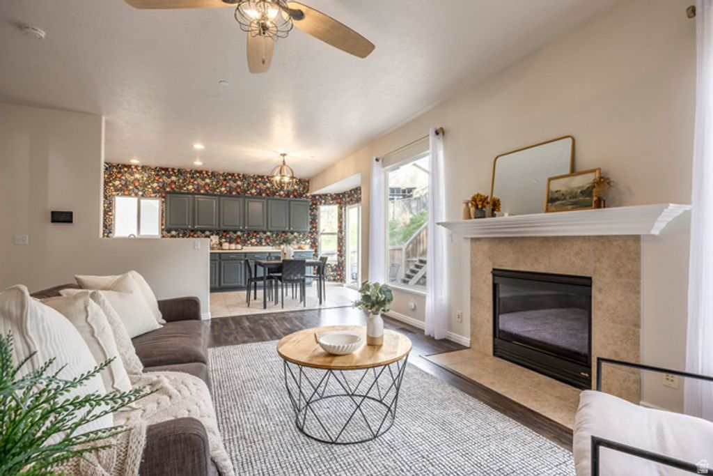 Image 13 of property listing at 1930 E ASPEN LEAF PL, Draper, UT 84020
