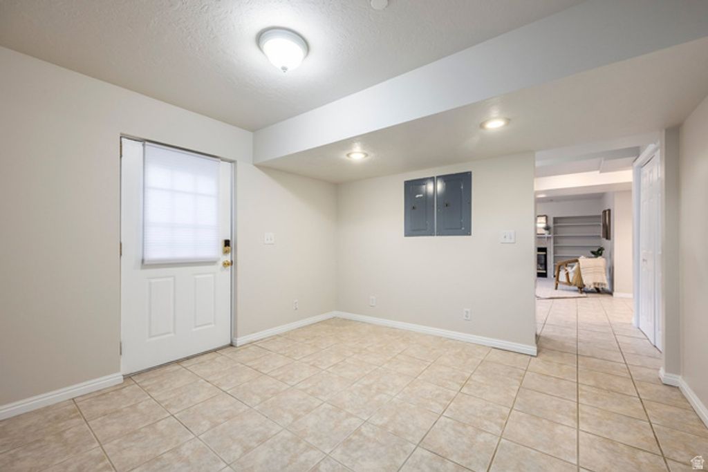 Image 32 of property listing at 1930 E ASPEN LEAF PL, Draper, UT 84020