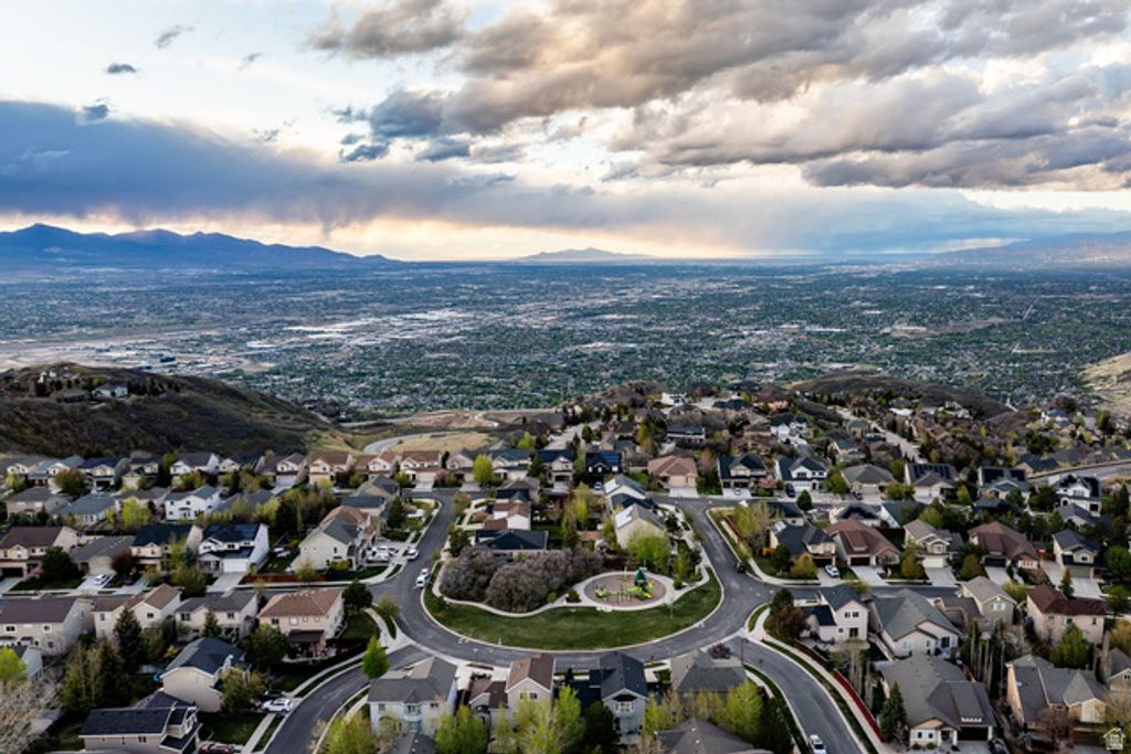 Image 45 of property listing at 1930 E ASPEN LEAF PL, Draper, UT 84020