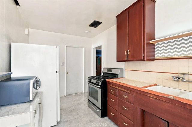 4630 E 52nd Place, Maywood, CA 90270