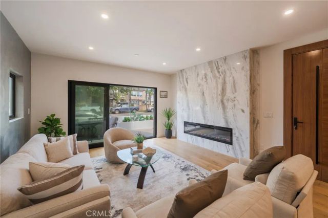424 20th, Huntington Beach, CA 92648