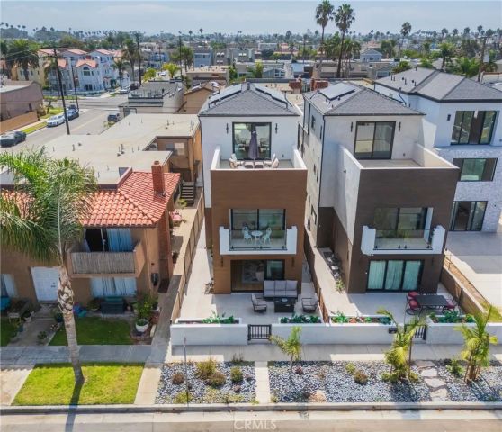 424 20th, Huntington Beach, CA 92648