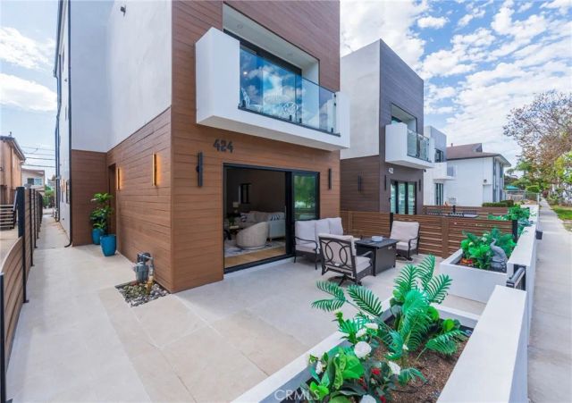 424 20th, Huntington Beach, CA 92648