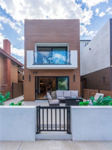 424 20th, Huntington Beach, CA 92648