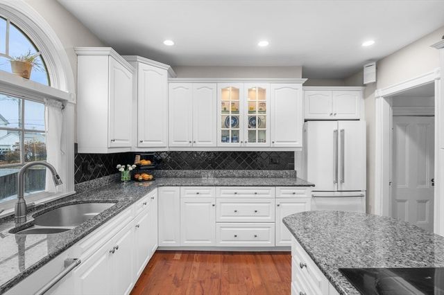 5 Beacon St, Danvers, MA 01923