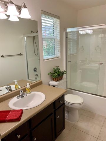 1523 N Strada Way, Clovis, CA 93619