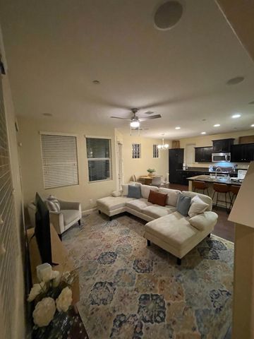 1523 N Strada Way, Clovis, CA 93619