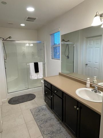 1523 N Strada Way, Clovis, CA 93619