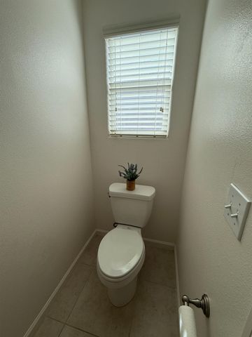 1523 N Strada Way, Clovis, CA 93619