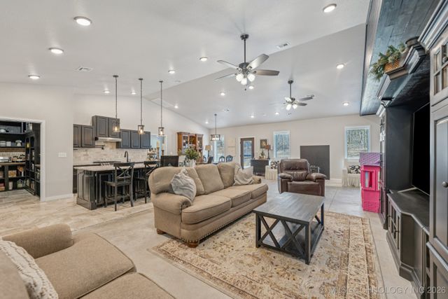 367315 E Country Club Boulevard, Cleveland, OK 74020