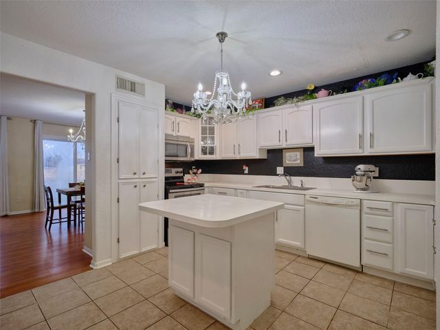 1817 Veranda Drive, West Columbia, TX 77486