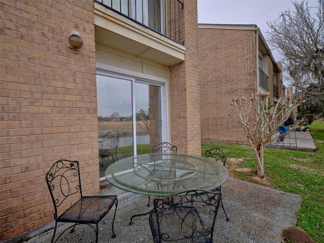 1817 Veranda Drive, West Columbia, TX 77486