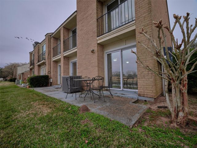 1817 Veranda Drive, West Columbia, TX 77486