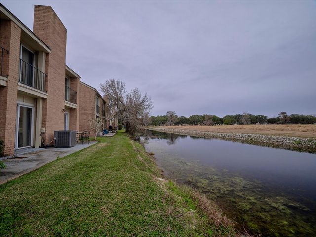 1817 Veranda Drive, West Columbia, TX 77486