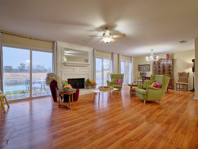 1817 Veranda Drive, West Columbia, TX 77486