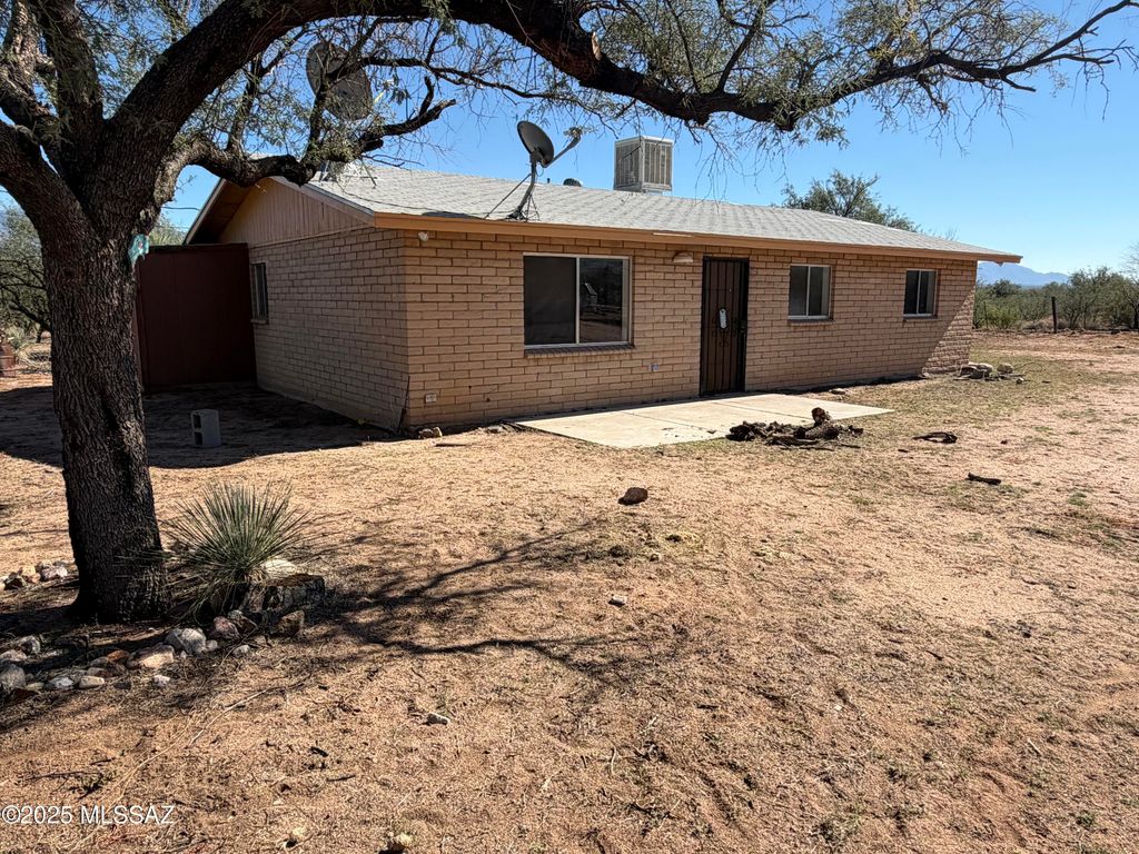 2817 E Frontage Road, Amado, AZ 85645