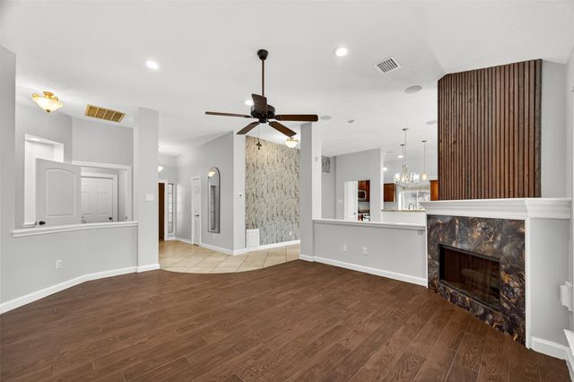 8802 Kensington Court, La Porte, TX 77571