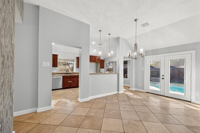 8802 Kensington Court, La Porte, TX 77571